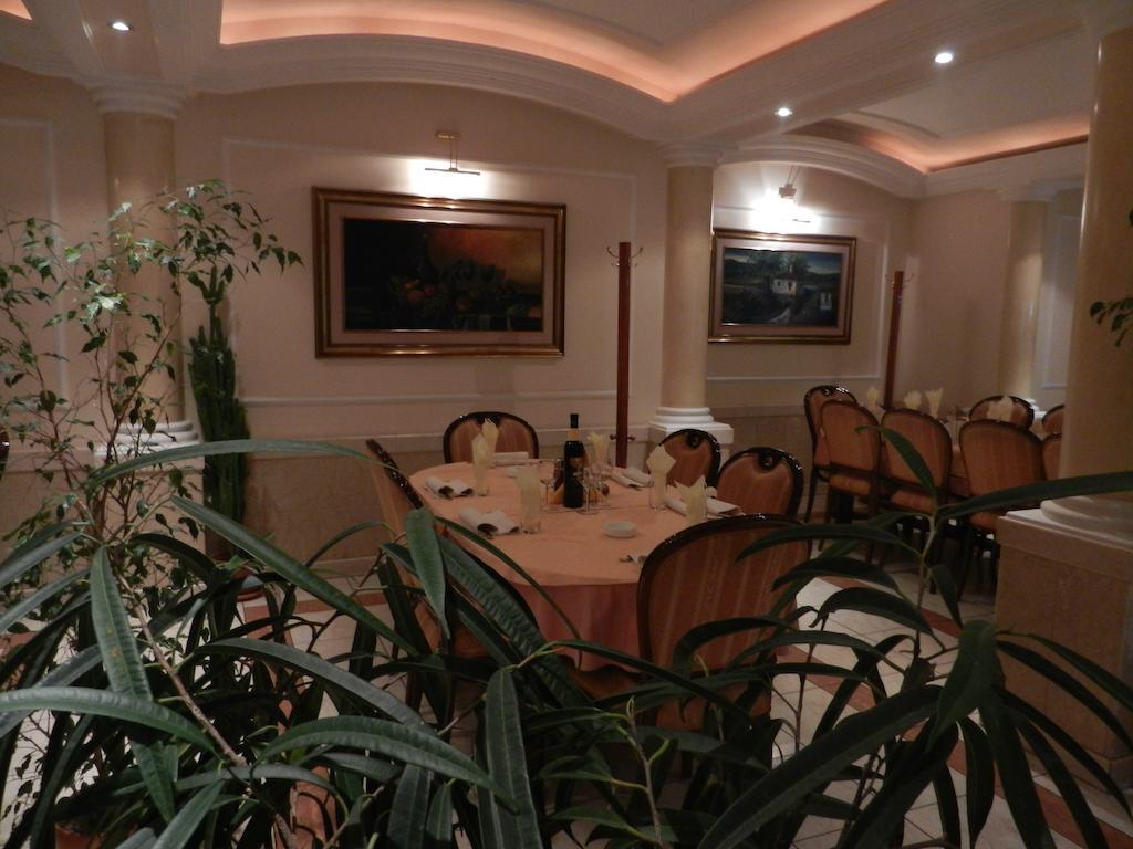 Guesthouse Ellite Požarevac Buitenkant foto